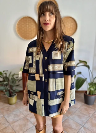 1990's vintage oversize Navy blue and peach patchwork floral print blouse with gold details, brand: Unique Vintage, condizioni: Ottime, taglia: L / IT 44 / EU 40, €15.00, €16.45 include la Protezione acquisti Pro
