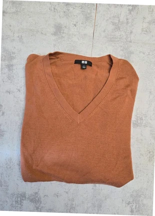 Pull Col en V Uniqlo couleur Cuivre, brand: Uniqlo, condition: Very good, size: L, €15.00, €16.45 includes Buyer Protection