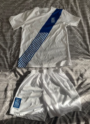 Short + maillot équipe de Grèce , condition: Good, size: 12 years / 152 cm, €10.00, €11.20 includes Buyer Protection