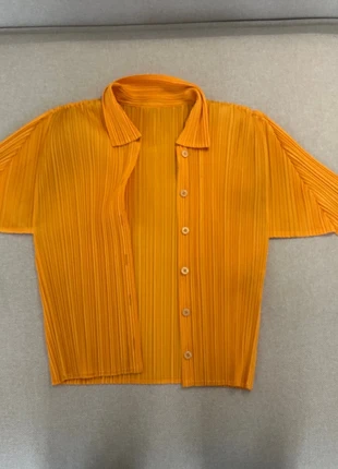 Chemisier Pleats Please, merk: Pleats Please Issey Miyake, staat: Heel goed, maat: XS / 34 / 6, € 70,00, € 74,20 inclusief Kopersbescherming