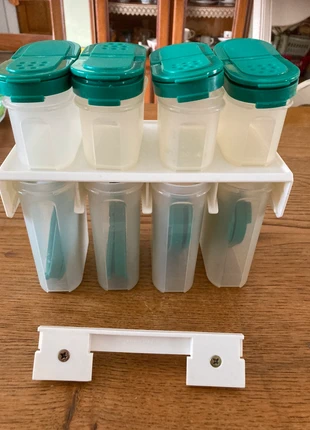 Boîte à épices Tupperware avec le support mural, marke: Tupperware, zustand: Sehr gut, 45,00 €, 47,95 € inklusive Vinted-Käuferschutz