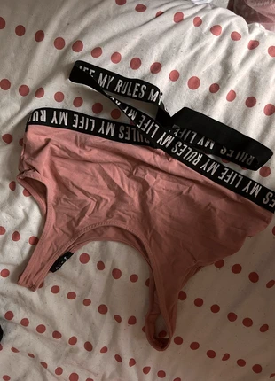 Brassière sport , marke: Jennyfer, zustand: Gut, größe: L / 40 / 12, 4,00 €, 4,90 € inklusive Vinted-Käuferschutz