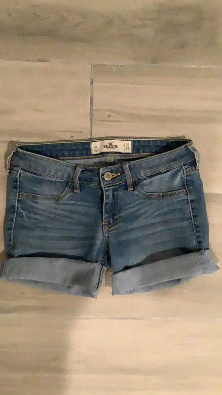 Vintage Hollister Co. blue denim shorts with rolled cuffs and 5 pocket design Vinted