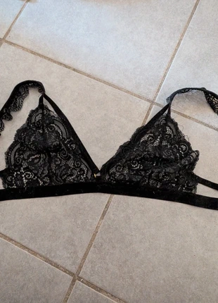 Soutien-gorge triangle noir en velours, marque: Je ne sais quoi, état: Bon état, taille: 75B, 2,00 €, 2,80 € Protection acheteurs incluse