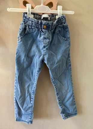 Jeans Zara 3/4 anni leggeri, marca: Zara, estado: Muito bom, tamanho: 4 anos / 104 cm, €2.50, €3.33 inclui Proteção do Comprador