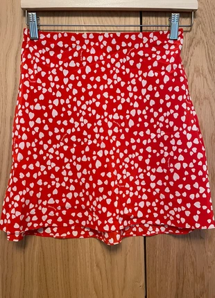 Mini skirt with heart prints, marque: From Future, état: Neuf sans étiquette, taille: XS / 34 / 6, 20,00 €, 21,70 € Protection acheteurs incluse