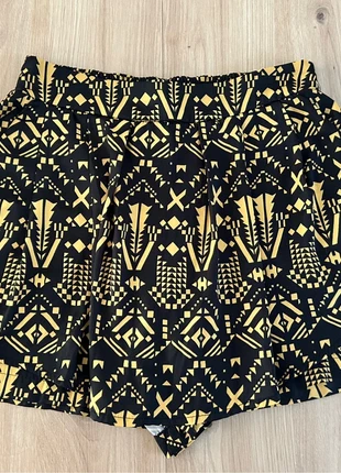 Jupe-short noir et jaune femme Stradivarius motif ethnique – Taille S, brand: Stradivarius, condition: Very good, size: S / 36 / 8, €5.00, €5.95 includes Buyer Protection