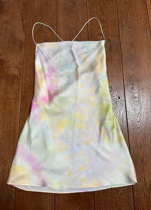 Robe en satin Zara, marke: Zara, zustand: Neu, größe: S / 36 / 8, 6,00 €, 7,00 € inklusive Vinted-Käuferschutz