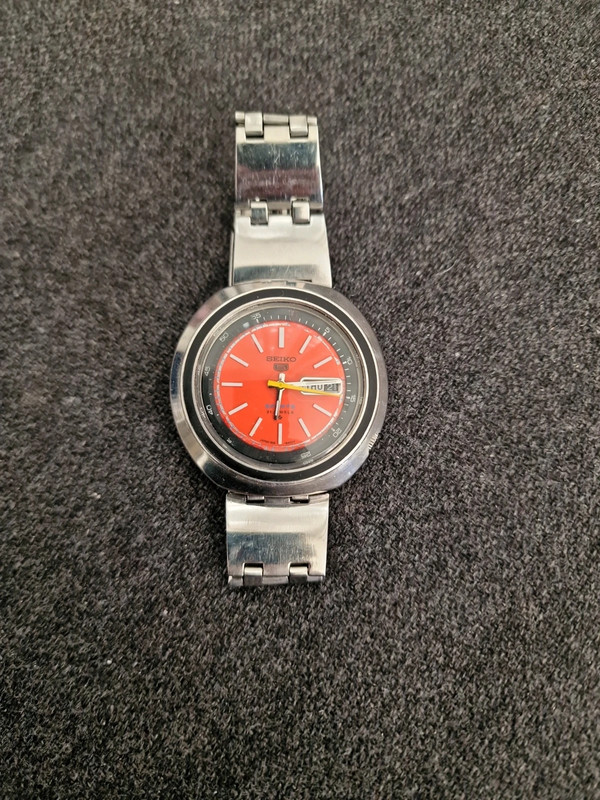 Seiko 5 ufo hot sale