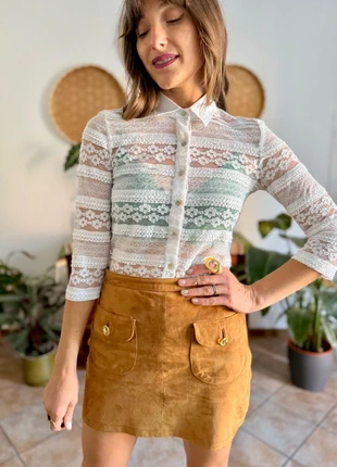 1990's vintage white lace blouse with mother of pearl buttons, brand: Unique Vintage, condizioni: Ottime, taglia: S / IT 40 / EU 36, €15.00, €16.45 include la Protezione acquisti Pro