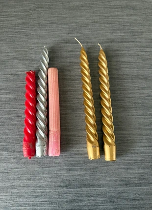 Lot de 5 bougies décoratives – Doré, argent, rouge et rose – 25 cm & 18 cm, marca: CM, estado: Muito bom, €2.00, €2.80 inclui Proteção do Comprador