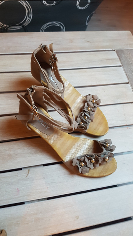 Sandales petits talons Taille 37 3