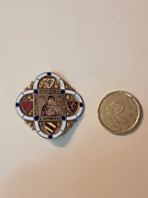 Broche religieuse vintage Notre Dame de Grâce priez pour Nous. - photo numéro 3