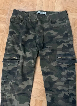 Jean militaire, merk: Independent, staat: Heel goed, maat: M / 38 / 10, € 4,00, € 4,90 inclusief Kopersbescherming