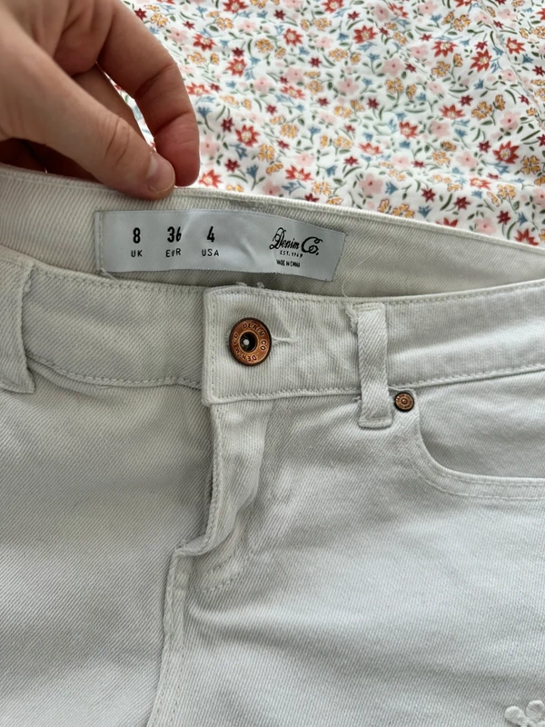 Short blanc avec dentelle - photo numéro 3