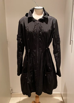 Zwarte regenjas, merk: Histoire de libellule, staat: Heel goed, maat: L / 40 / 12, € 20,00, € 21,70 inclusief Kopersbescherming