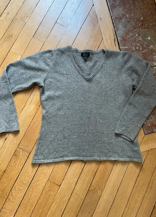 Pull gris cachemire col V. Taille 36, marque: J.Crew, état: Très bon état, taille: S / 36 / 8, 18,00 €, 19,60 € Protection acheteurs incluse