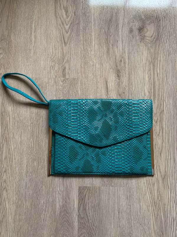 Sublime pochette effet python vert d’eau et doré tendance chic classe glamour  4