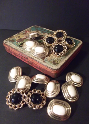 16 boutons vintage haute couture, marque: Vintage, état: Très bon état, 8,00 €, 9,10 € Protection acheteurs incluse