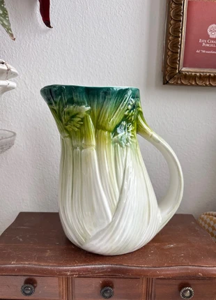Celery shaped barbotine pitcher, merk: barbotine, staat: Heel goed, € 35,00, € 37,45 inclusief Kopersbescherming