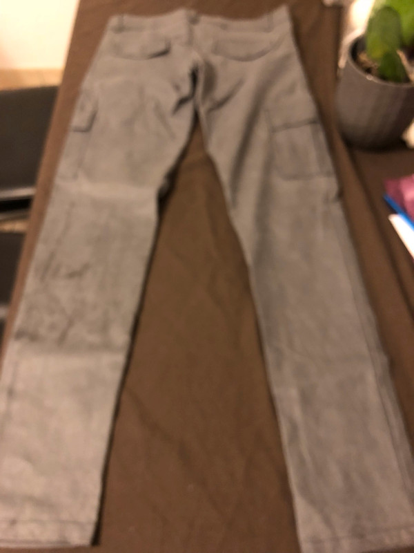 Pantalon gris neuf jamais porté  3