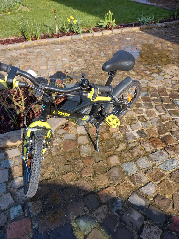 Vélo enfant 16 pouces BTWIN avec petites roues decathlon