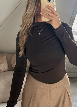 Ambika Bruine Top Met Schouderdetail M/L, merk: Boutiek, staat: Nieuw met prijskaartje, maat: M / 38 / 10, € 24,95, € 26,90 inclusief Kopersbescherming Pro