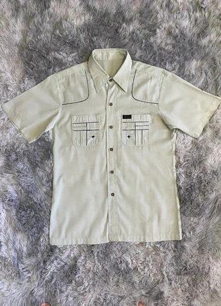 Chemise manche courte - Vintage / 2000’s - Taille M - Très bon état - Logo brodé - Beige, marque: Vintage Dressing, état: Très bon état, taille: M, 27,00 €, 29,05 € Protection acheteurs incluse