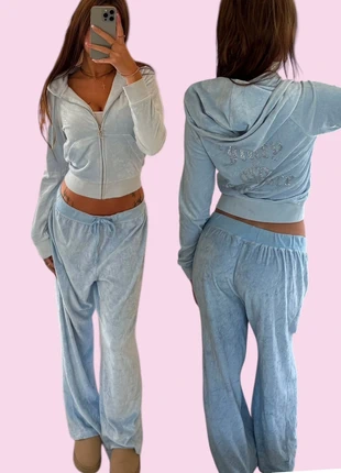 Juicy Couture Baby Blue Rhinestone Velour Tracksuit – Authentic, merk: Juicy Couture, staat: Heel goed, maat: S / 36 / 8, € 65,00, € 68,95 inclusief Kopersbescherming