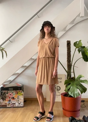 Petite robe décontractée avec fil dorée de la marque benetton, marke: United Colors of Benetton, zustand: Sehr gut, größe: XS / 34 / 6, 12,00 €, 13,30 € inklusive Vinted-Käuferschutz