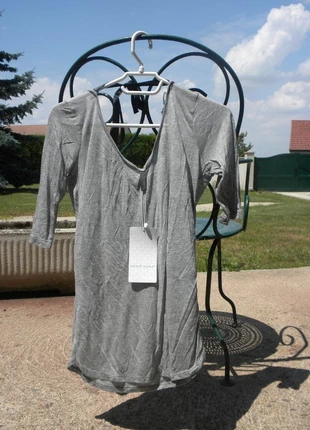 Haut gris et noir, brand: Naf Naf, condition: New with tags, size: S / 36 / 8, €4.50, €5.43 includes Buyer Protection