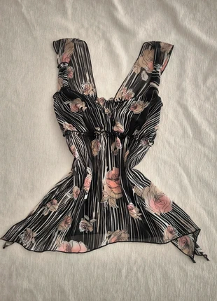 🖤 Adorable top débardeur cami y2k fluide fleurs asymétrique fendue transparent 🖤, marke: Top Vintage, zustand: Sehr gut, größe: S / 36 / 8, 18,00 €, 19,60 € beinhaltet Vinted-Käuferschutz Pro