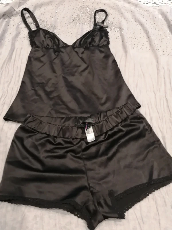 Superbe ensemble de lingerie noir S 😍 bijou au dos et pochette offerte