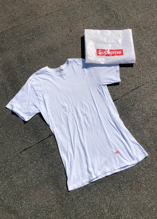 Supreme Tee – Streetwear Iconic – 100% Legit, marke: Supreme, zustand: Sehr gut, größe: M, 15,00 €, 16,45 € inklusive Vinted-Käuferschutz