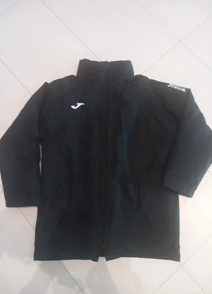 Giubbotto imbottito e impermeabile Joma nero taglia 12 anni. Perfetto per lo sport, marca: Joma, estado: Bom, tamanho: 12 anos / 152 cm, €6.00, €7.00 inclui Proteção do Comprador