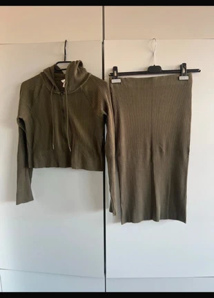 Setje van midirok en truitje H&M, marque: H&M, état: Bon état, taille: S / 36 / 8, 4,00 €, 4,90 € Protection acheteurs incluse