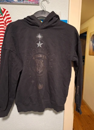 Hoodie hogwarts, merk: Harry Potter, staat: Heel goed, maat: 11 jaar / 146 cm, € 2,50, € 3,33 inclusief Kopersbescherming