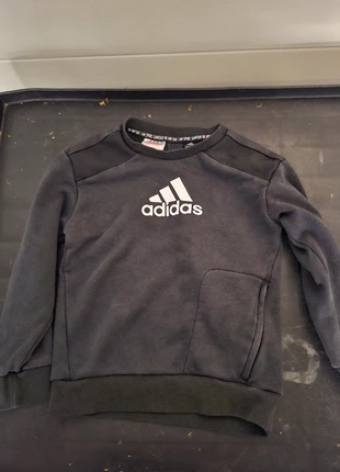 Adidas maat 104, merk: adidas, staat: Goed, maat: 4 jaar / 104 cm, € 3,50, € 4,38 inclusief Kopersbescherming