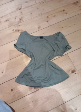 Tee shirt, merk: Shein, staat: Heel goed, maat: XS / 34 / 6, € 1,20, € 1,96 inclusief Kopersbescherming