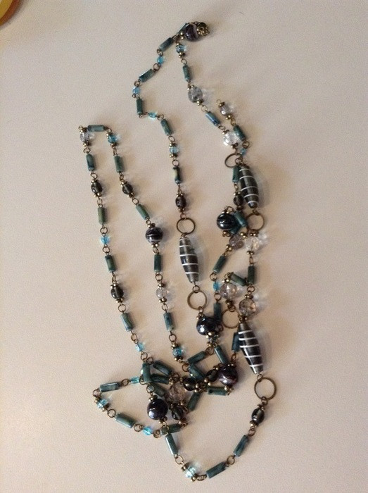 collier bleu en perles 1