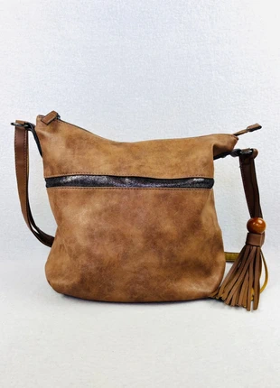 Sac Bandoulière Camel Effet Daim Avec Pompon – Style Bohème Chic, marque: Vintage Dressing, état: Très bon état, 22,90 €, 24,75 € Protection acheteurs incluse