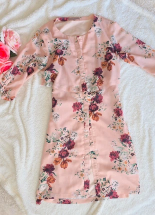 Rose floral dress XS, marque: Mint & Berry, état: Très bon état, taille: XS / 34 / 6, 8,50 €, 9,63 € Protection acheteurs incluse