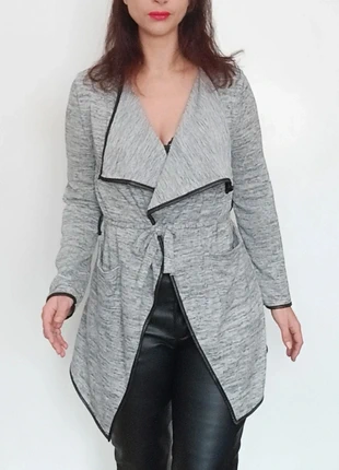Cardigan long façon veste casualchic bords simili, brand: Boutique Italiana, condizioni: Ottime, taglia: Taglia unica, €16.90, €18.45 include la Protezione acquisti Pro