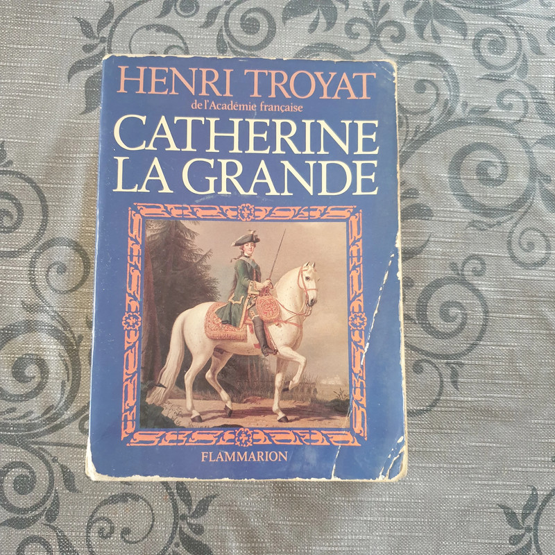 livre, Catherine La Grande - henri troyat, état correct

écriture sur la 1ère page

#gaellerog_livreadulte