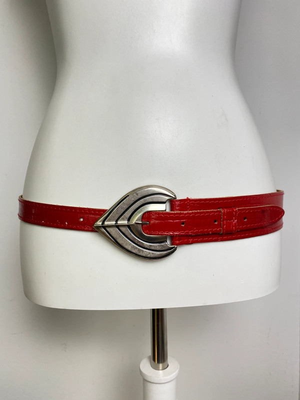 Vintage-Lederhalsband Asymmetrischer Schnallen-Gürtel Große Taille von Vintage Love