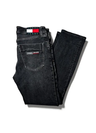 Jean Tommy Hilfiger noir gros logo brodé à l’arrière (30/32 = FR 38/40 Femme), marke: Tommy Hilfiger, zustand: Sehr gut, größe: M / 38 / 10, 29,90 €, 32,10 € inklusive Vinted-Käuferschutz