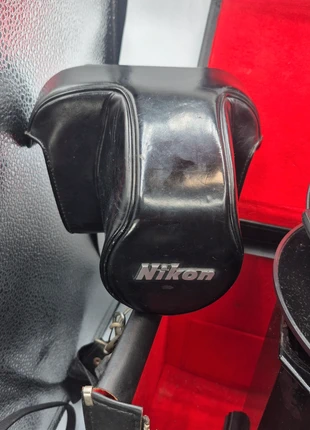 Étui Nikon F2 Photomic vintage cuir rigide noir logo + intérieur rouge collector, brand: Nikon, condizioni: Ottime, €90.00, €95.20 include la Protezione acquisti