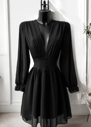 Robe courte noire taille M, marque: Boutique Parisienne, état: Très bon état, taille: M / 38 / 10, 31,00 €, 33,25 € Protection acheteurs (Pro) incluse