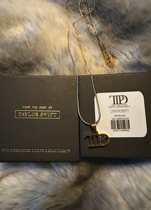 Taylor Swift - The Tortured Poets Department Necklace, marque: Taylor Swift, état: Neuf avec étiquette, 45,00 €, 47,95 € Protection acheteurs incluse