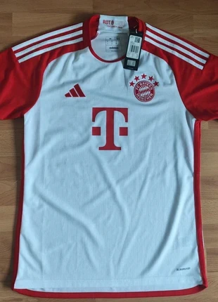 Bayern Munich home kit 2023-2024 IJ7442, merk: adidas, staat: Nieuw met prijskaartje, maat: M, € 40,00, € 42,70 inclusief Kopersbescherming
